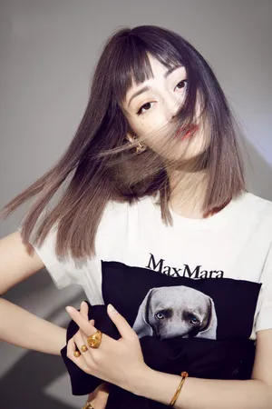 迪丽热巴甜酷性感写真图片_7