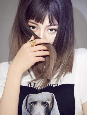 迪丽热巴甜酷性感写真图片_8