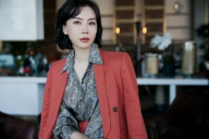 陈数红色西装酷美写真图片_2