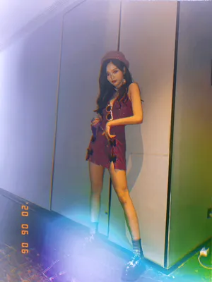 吴宣仪妩媚紫色系性感图片_4