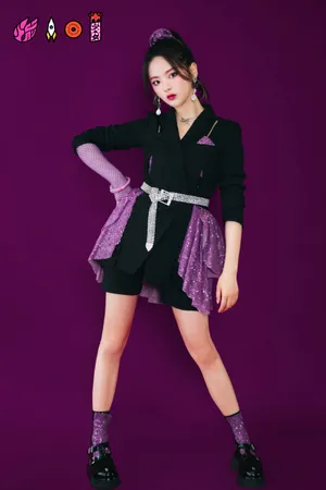 火箭少女101紫色系魅惑写真图片_3
