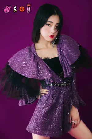 火箭少女101紫色系魅惑写真图片_4