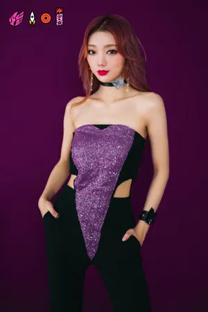 火箭少女101紫色系魅惑写真图片_8