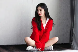 杨幂波浪卷发性感写真图片_4