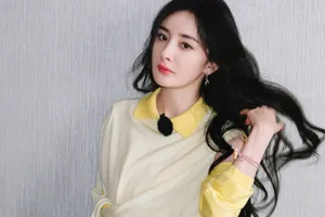 杨幂波浪卷发性感写真图片_8