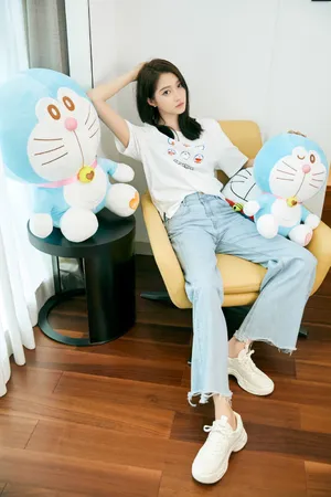关晓彤格子裙甜酷写真图片_4