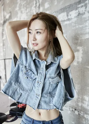 白冰性感露脐写真图片_3