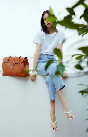 刘雯清凉夏日休闲风写真图片_3