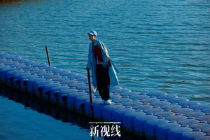 范丞丞夏日水边清爽写真图片_7