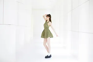 沈梦辰格子裙甜美写真图片_3