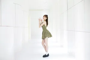 沈梦辰格子裙甜美写真图片_5