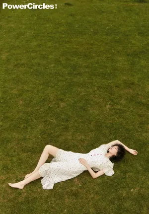 阚清子卷发英伦风写真大片_7