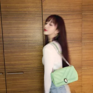 孔雪儿性感露腰私服照图片_2
