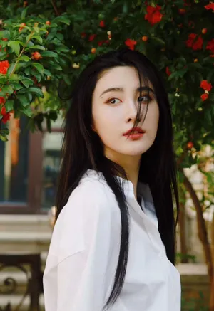刘丁菡白衫清爽甜美写真图片