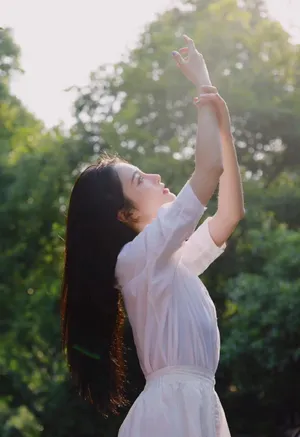 刘丁菡白衫清爽甜美写真图片_5