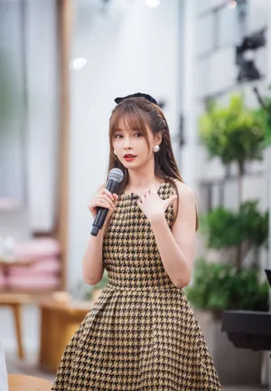 沈梦辰格子裙活力性感图片_2