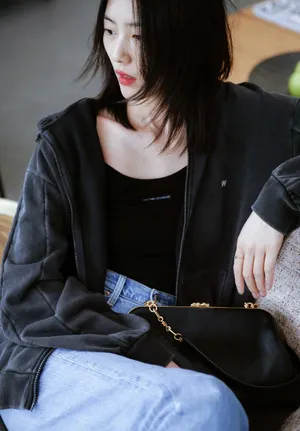 刘雯简约居家私服照图片_1