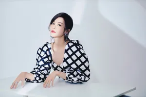 郁可唯格子衫性感俏皮写真图片_6