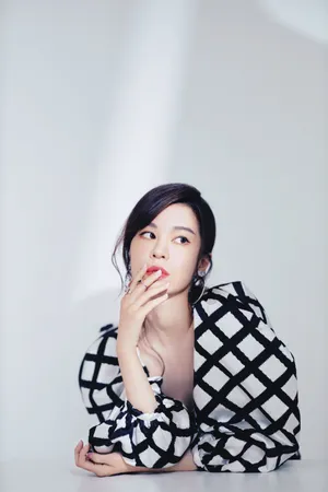 郁可唯格子衫性感俏皮写真图片_7