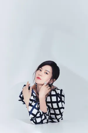 郁可唯格子衫性感俏皮写真图片_9