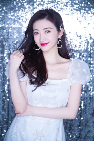 景甜白裙甜美优雅写真图片