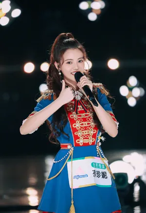孙珍妮创造营2020学员制服图片_2