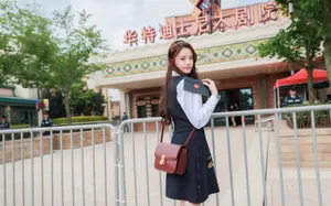 孙珍妮清新甜美街拍图片_2