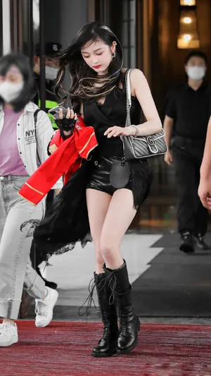 吴宣仪绝美性感街拍照图片_5
