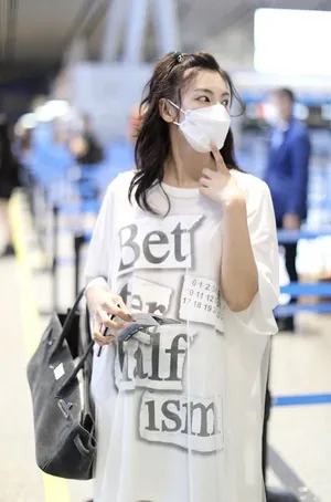 张雨绮白T纱裙街拍照图片_5