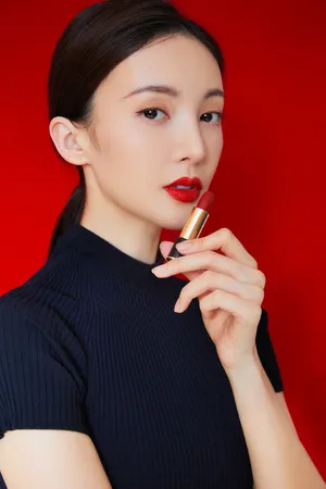 金晨红唇性感代言写真图片_1