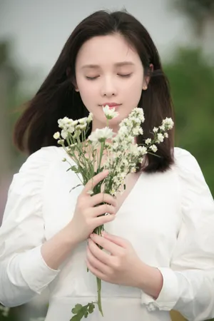 彭小苒清新优雅写真图片