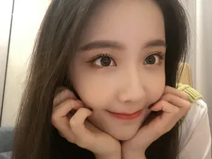 王艺瑾清新甜美自拍图片_1