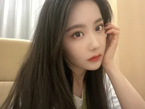 王艺瑾清新甜美自拍图片