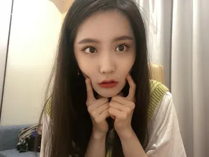 王艺瑾清新甜美自拍图片_2
