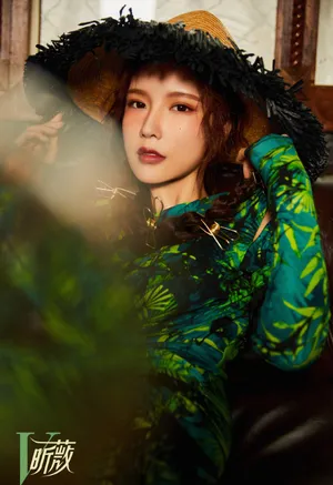 戴燕妮复古优雅写真图片_3
