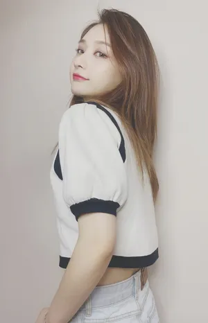何宣林露脐装性感写真图片