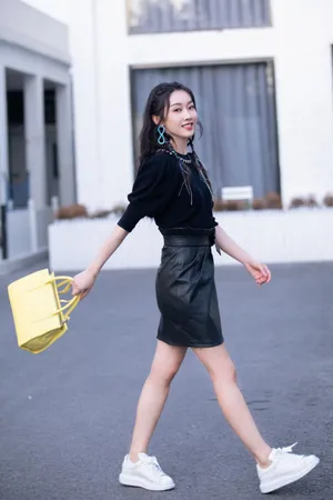 宣璐黑色皮裙性感写真图片_2