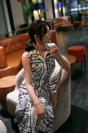 施诗红唇魅力性感写真_3