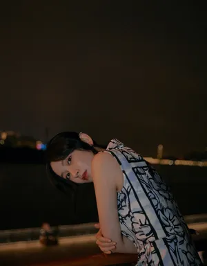 施诗红唇魅力性感写真_6