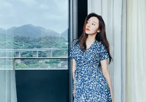 黄梦莹碎花裙性感写真图片