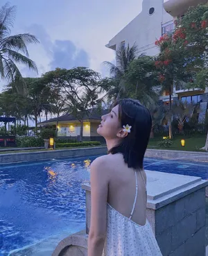 乔欣露背裙性感图片写真_5