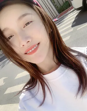姜贞羽甜美生活照图片_3