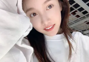 姜贞羽甜美生活照图片_4