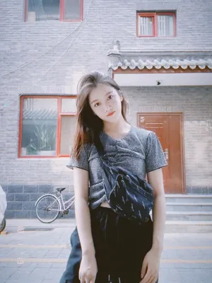 姜贞羽元气甜美街拍图片_2