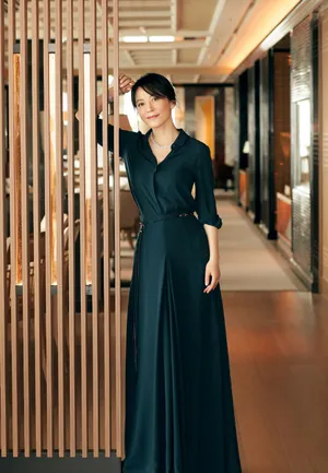 俞飞鸿墨绿色长裙气质优雅写真_3