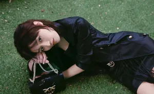田沅黑色皮裙性感写真图片