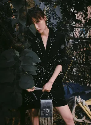 田沅黑色皮裙性感写真图片_2