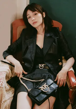 田沅黑色皮裙性感写真图片_5