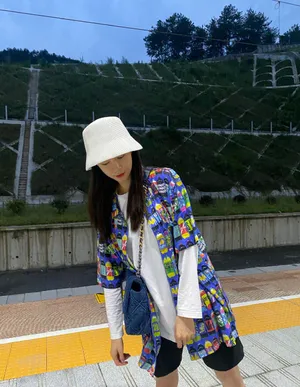 沈梦辰渔夫帽私服街拍照图片_1