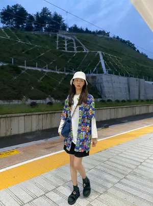沈梦辰渔夫帽私服街拍照图片_2